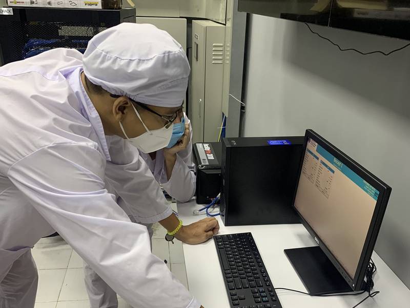 Kỹ sư Sao Nam hiệu chuẩn thiết bị PMS tại nhà máy